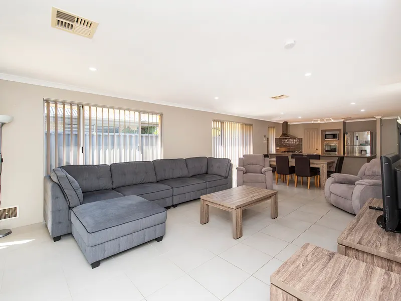 EASY CARE LIVING OPPOSITE PRETTY PARK