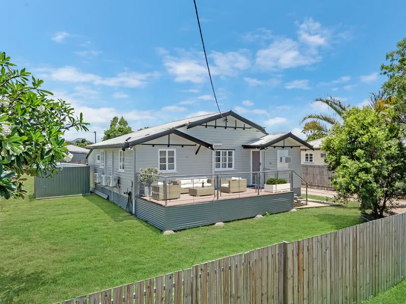 Cottage Charm with endless Potential!