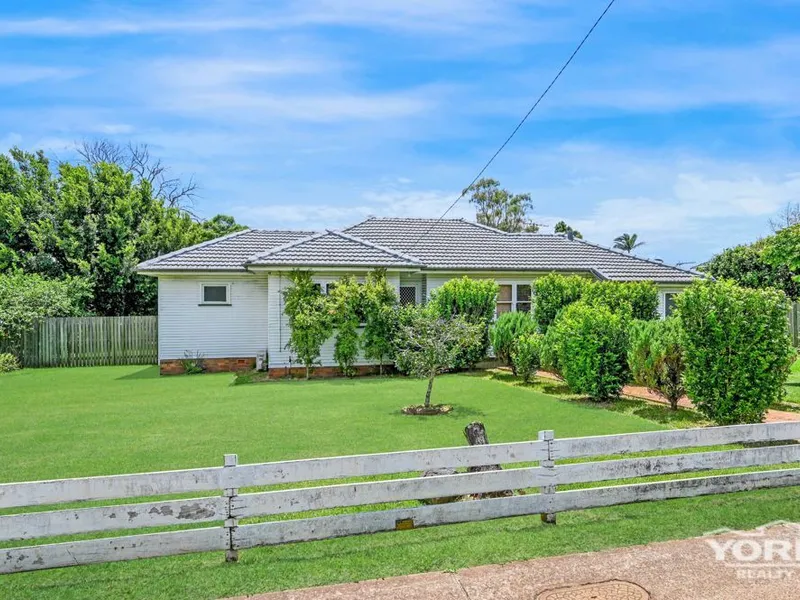 FAMILY HOME ON LARGE LEVEL BLOCK