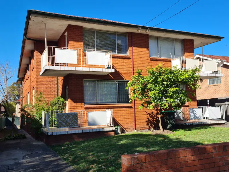 Bright Top Floor Unit