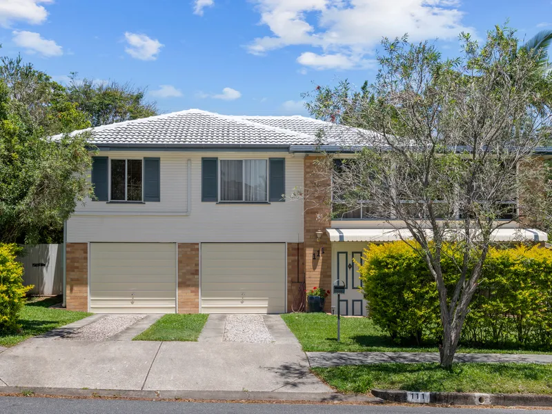 Great Family Entertainer with Side Access