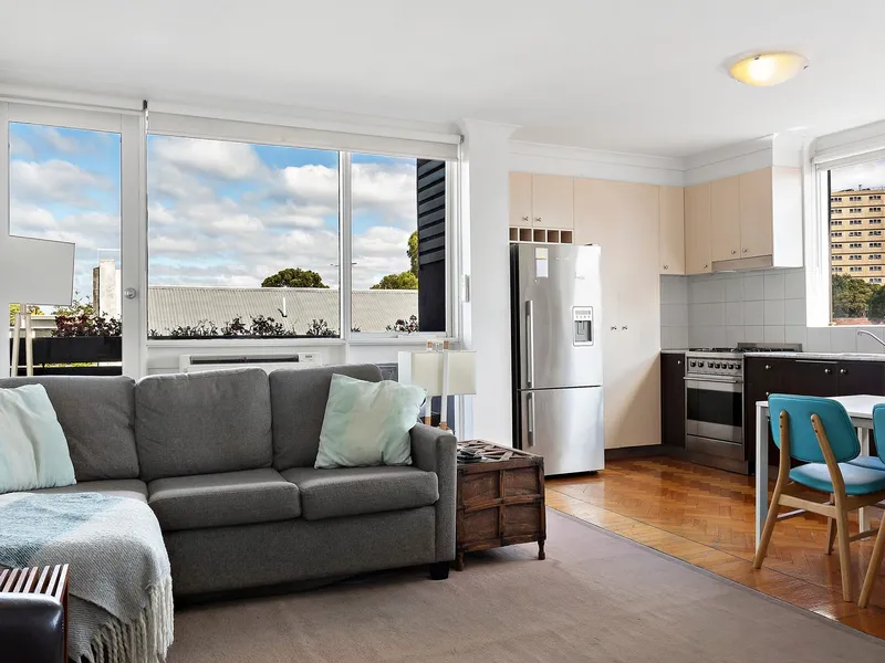 Light filled furnished apartment