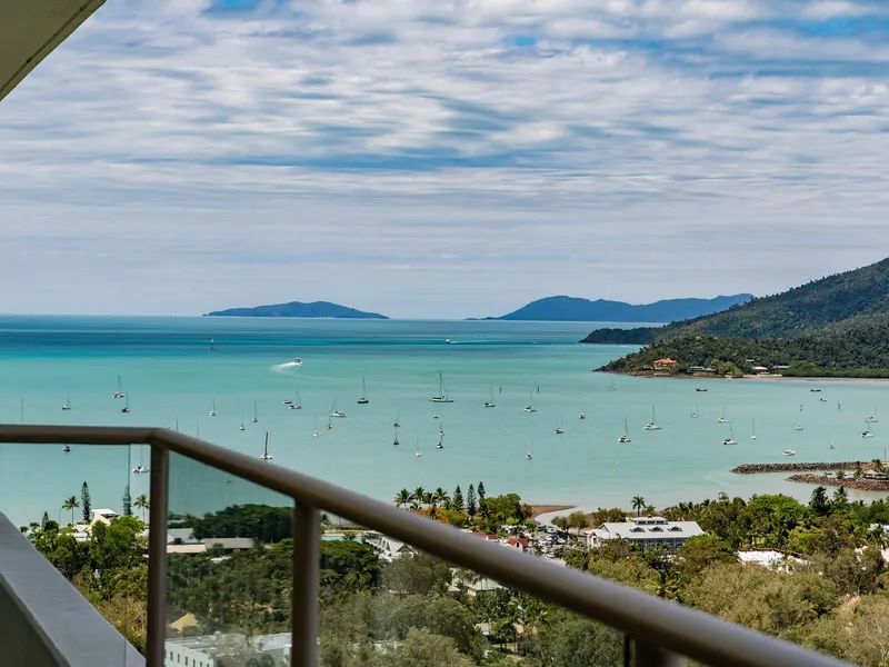 Stunning Top Floor Unit in the Heart of Airlie Beach!