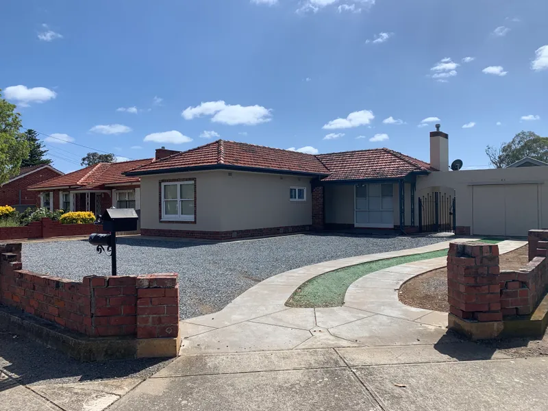 Multiple Options - Street Access to Shed & Huge Fenced Yard