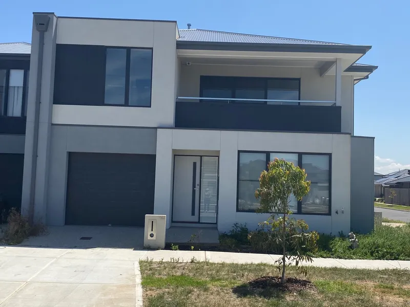 Modern and Contemporary 2-Bedroom Home in Truganina for lease!