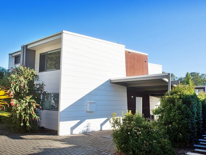 MODERN TOWNHOUSE IN EXCELLENT LOCATION