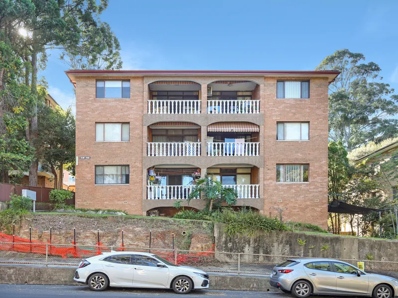 Super Convenient Location - Walk to Hurstville Shops and Station