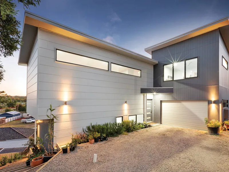 Stylish contemporary home with views and walk to the town centre