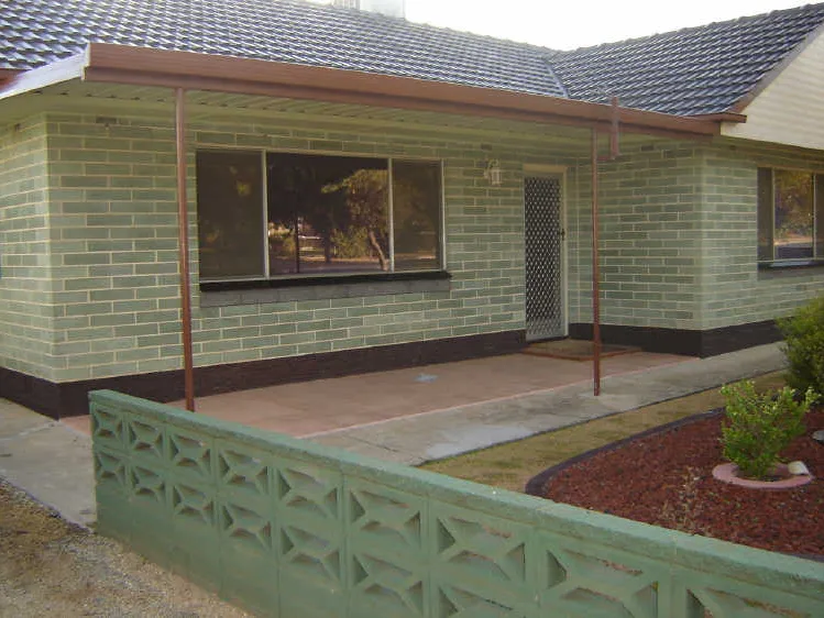 BRICK HOME IN QUIET STREET NEAR SCHOOL