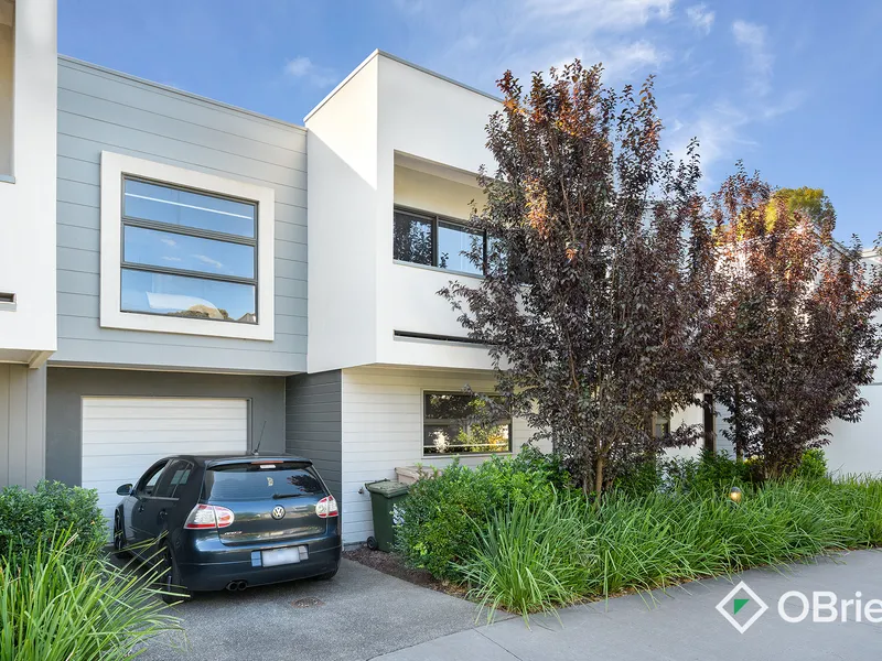 Spacious, low-maintenance townhouse alongside park, perfect for families or investors