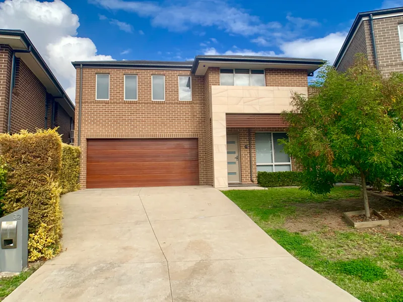 LARGE FAMILY HOME FOR LEASE!