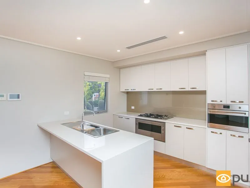 CONVENIENT CRAWLEY LOCATION