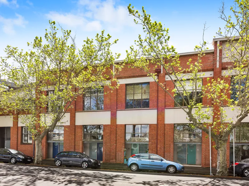 GENUINE LOFT/WAREHOUSE SPACE OVERLOOKING THE PARK