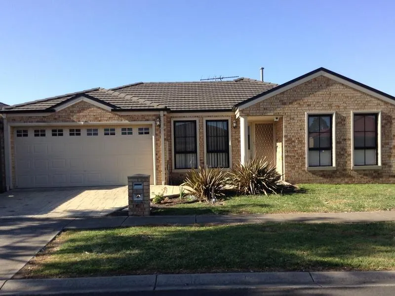 Walking Distance to Tarneit Central