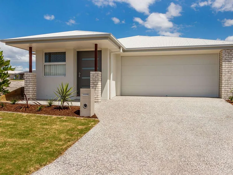 3 BEDROOM HOME WITH DOUBLE GARAGE!