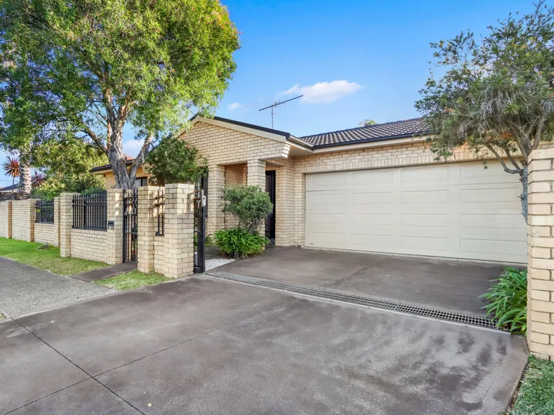 Impeccable, Single-Level, Dual Occupancy Residence