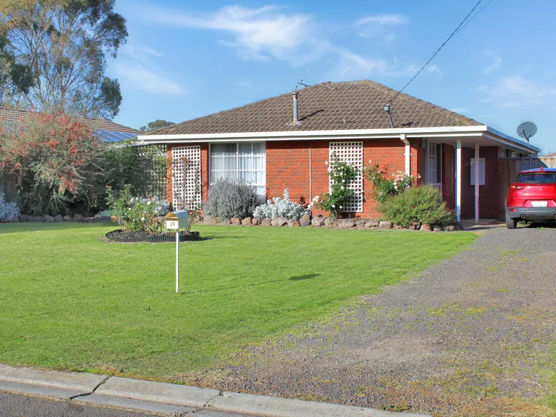 THREE BEDROOM FAMILY HOME WITH LARGE YARD