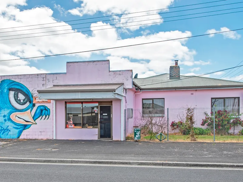 Opportunity Knocks  to  Buy a House & Shop Front all for $280,000 with a Rental Return of $500 per week