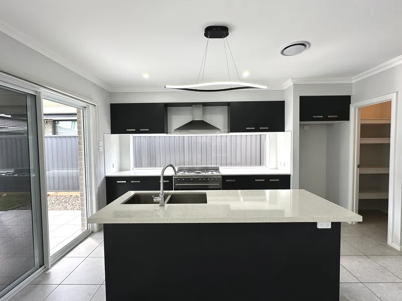 Luxurious Living in Marsden Park!