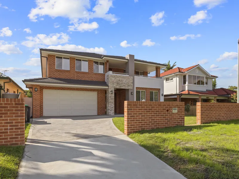 Brand New Luxurious Family Home! AVAILABLE NOW