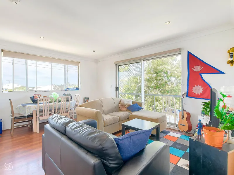 Top Floor Apartment in Blue Chip Location