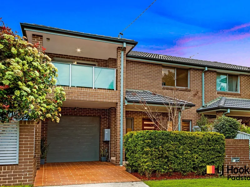 Spacious 4 Bedroom 2 Bathroom Family Home - 7 Minute Walk to Station