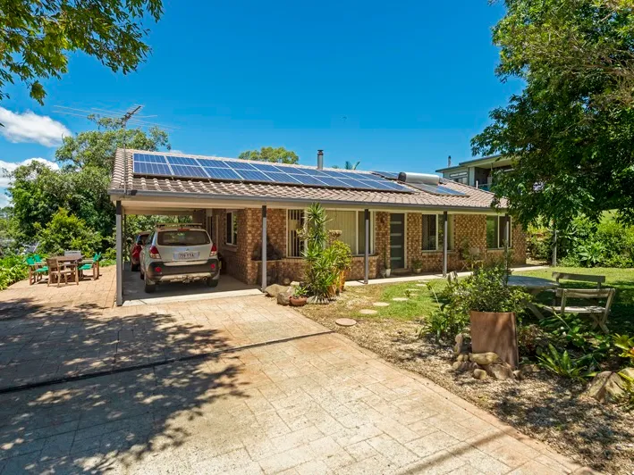 Solid brick, 4 Bedroom home on a Usuable 830M2 block with 24 Solar panels.
