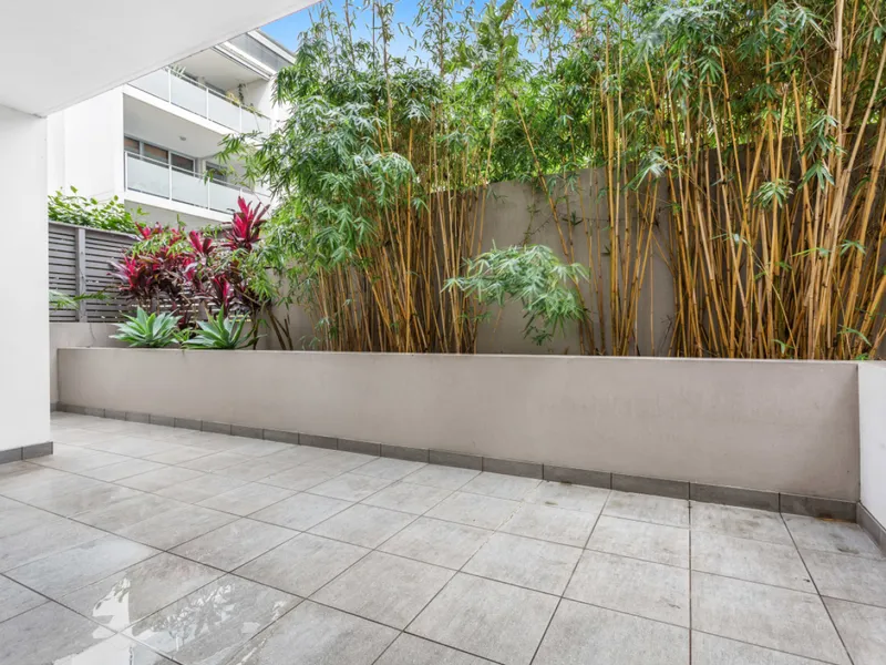 ONE BEDROOM + STUDY COURTYARD APARTMENT!!