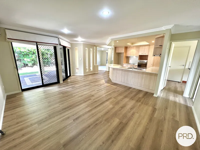 MODERN RENDERED HOME, 4 BEDROOMS + 2 BATHROOMS + 2 LIVING AREAS IN TOP LOCATION.