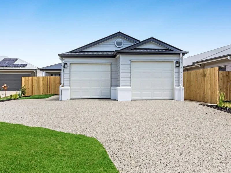MUST SEE, STUNNING 2 BEDROOM DUPLEX!