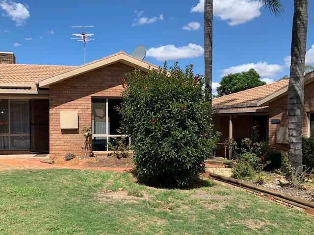 A short stroll to the river, Coomealla Club and town amenities