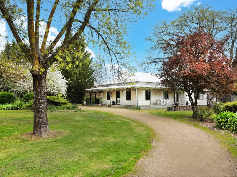 Timeless country charm - 3 cottages, 74 acres