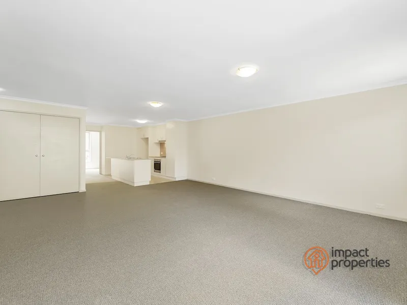 Extra-large Apartment with New Carpet & Freshly Painted !