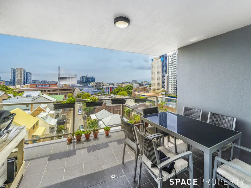 Easy-Care Spring Hill Unit with Elevated Views