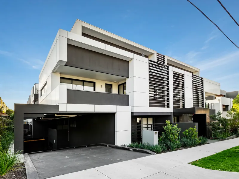 Penthouse Living in the Heart of Ringwood!