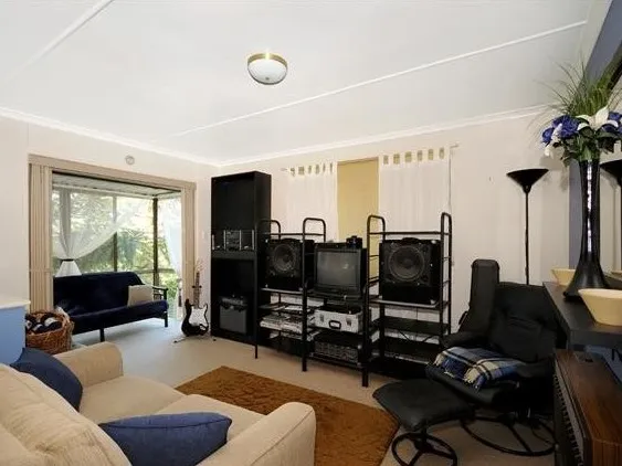 5 minutes to Toowoomba General Hospital 