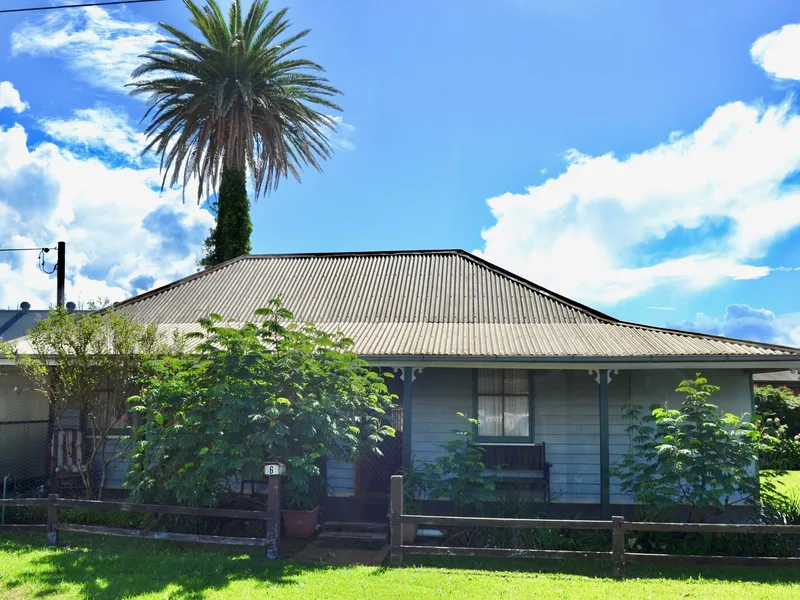 Centrally located cottage