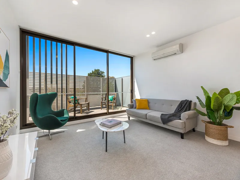 Your opportunity to get into the coverted McKinnon School Zone! Ready to move in NOW!