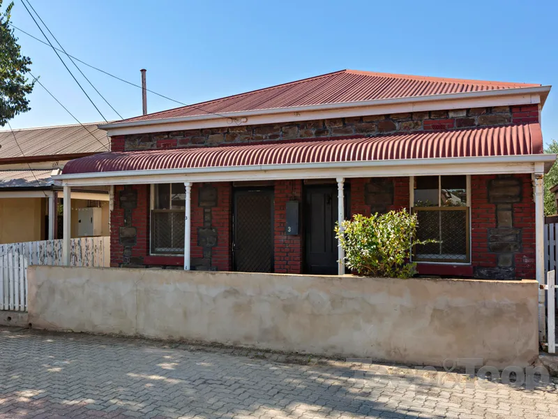 Character Cottage Located In Quiet Cul-de-sac!