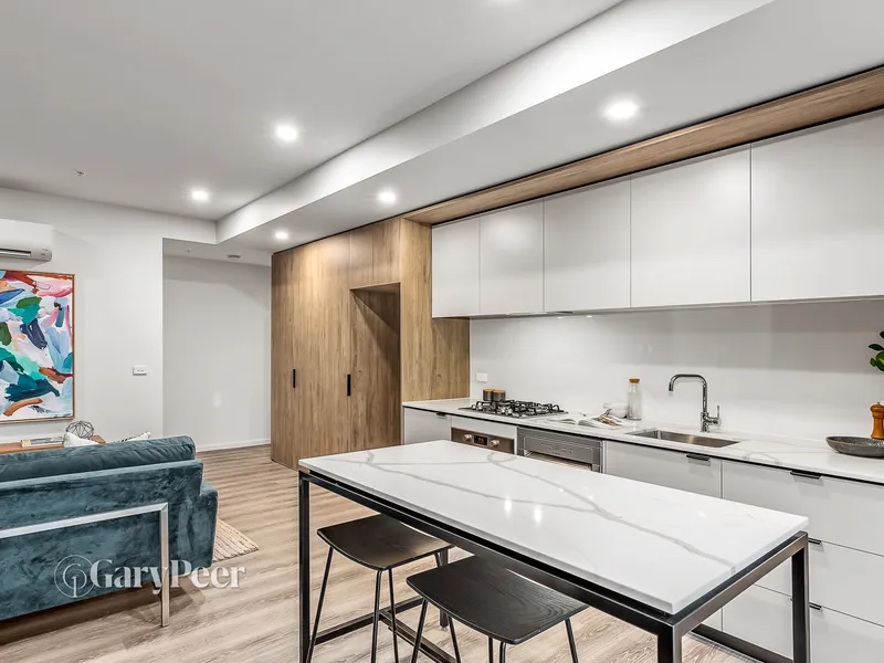 Top Floor Modern Apartment