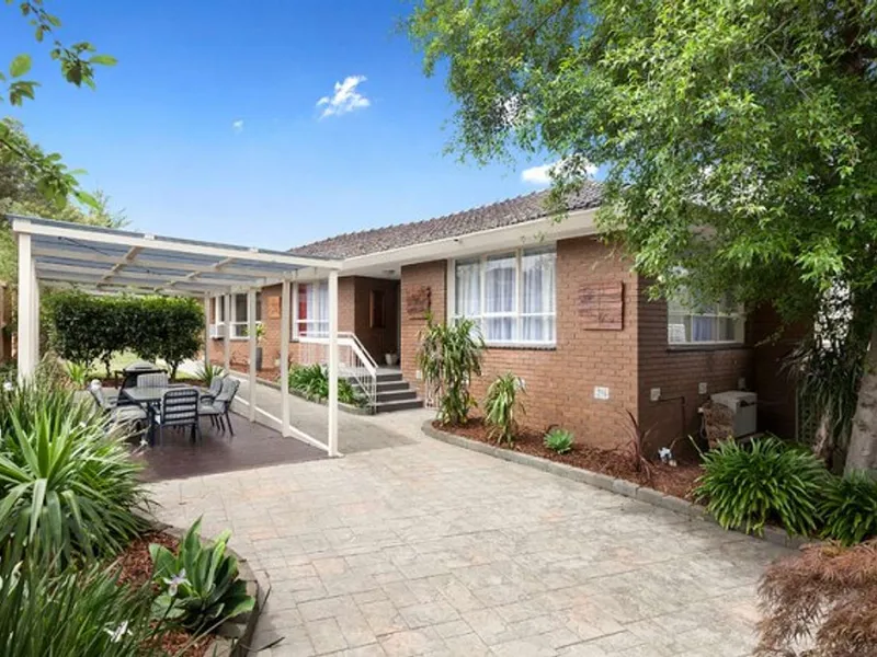 Family home in the Viewbank College Zone