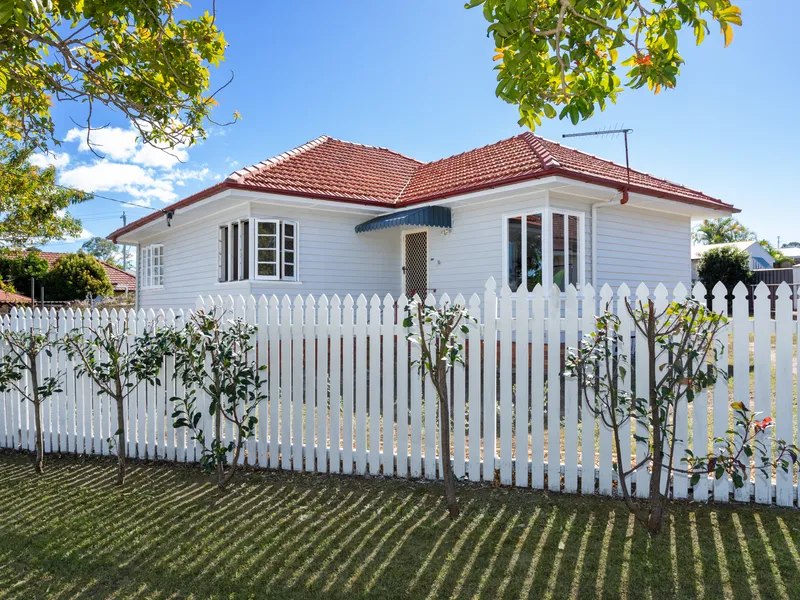 RENOVATED POST WAR HOME ON 567M2!