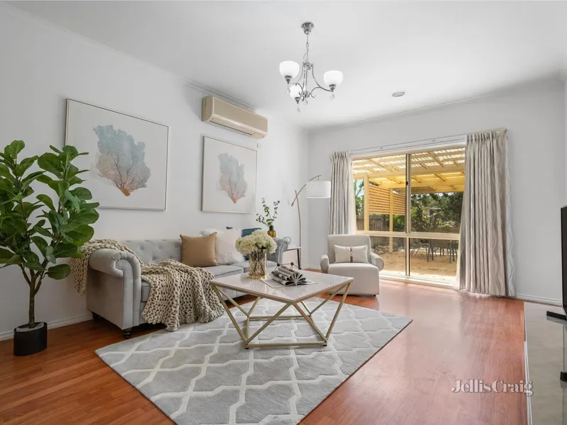 Unrivalled family elegance, walk to zoned EDSC