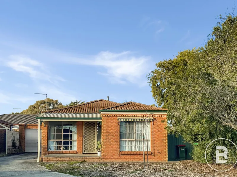 NEAT UNIT IN QUIET COMPLEX