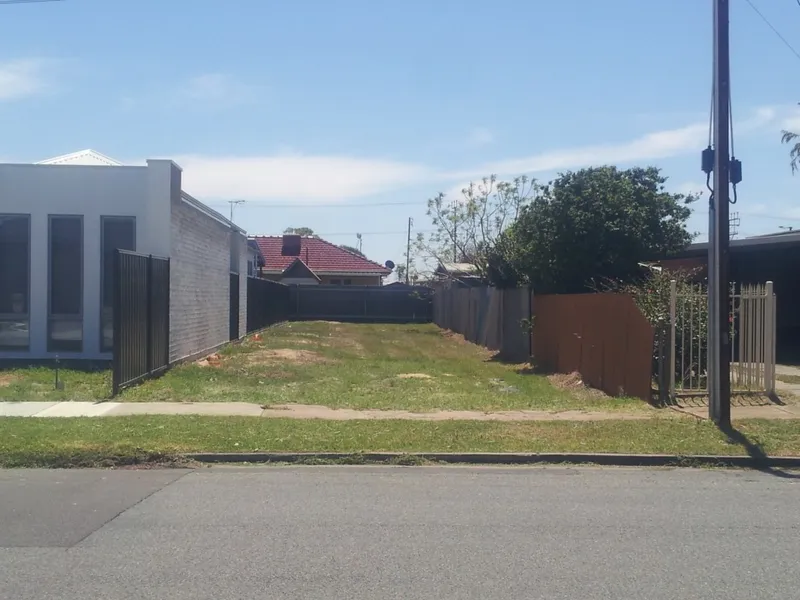 Opportunity awaits for an enviable SEA AND RIVER change lifestyle!  A leisurely walk to both beach and river fronts.