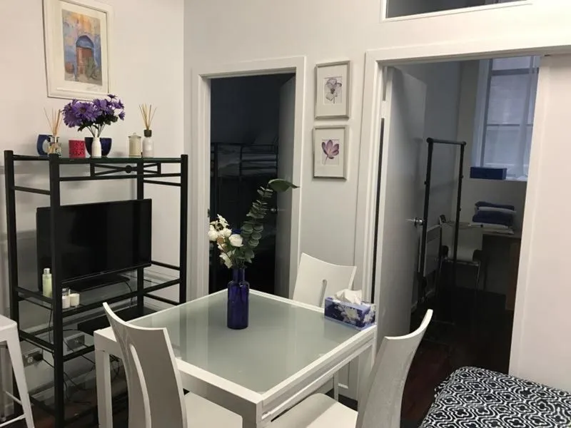 Fully furnished 2 bedroom apartment on Lonsdale Street!