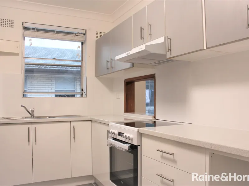 FANTASTIC NEWLY RENOVATED UNIT!