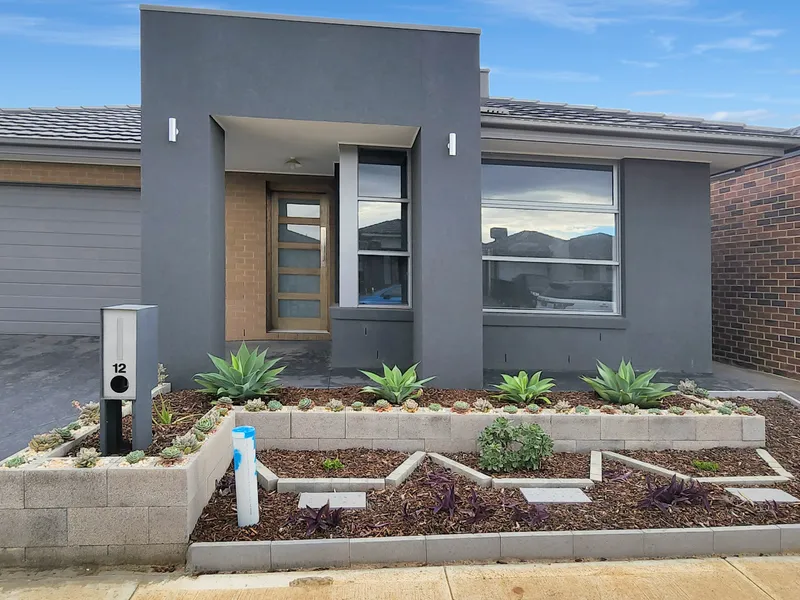 Like new Home in Elements Estate of Truganina!