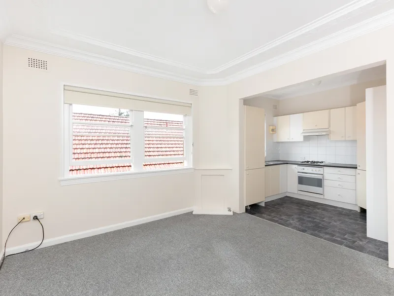 Bright & Sunny Apt in Security Block - Footsteps from Manly Beach!