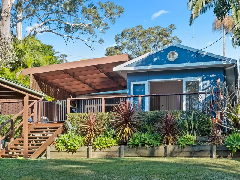 ‘Lakeside Cottage', pretty as a picture in the highly sought-after Macmasters Beach
